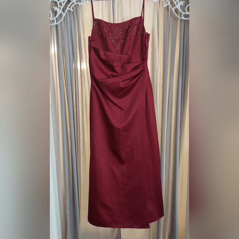 Vintage Maroon Beaded/Runched Sheath Formal Dress With Matching Purse